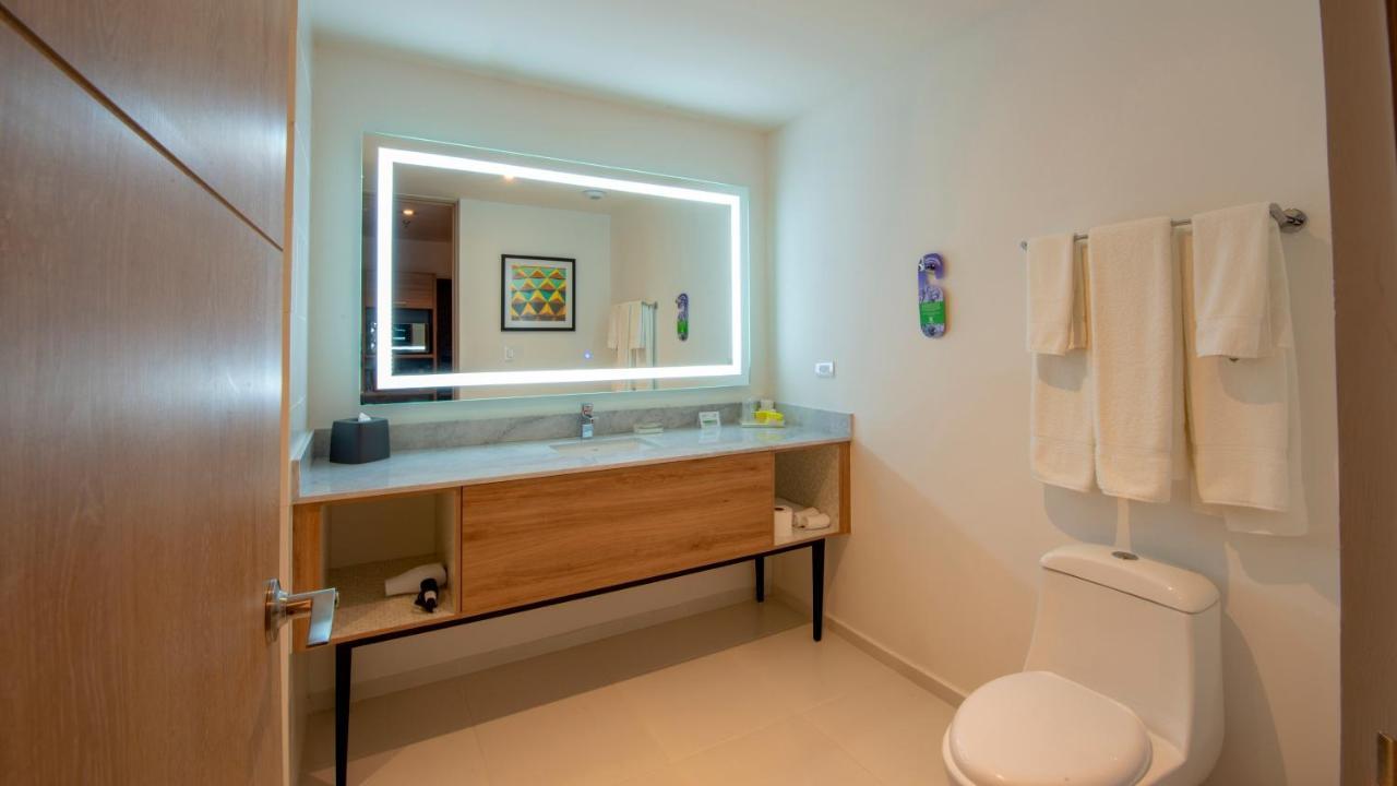 Holiday Inn & Suites - Merida La Isla By Ihg Exterior photo